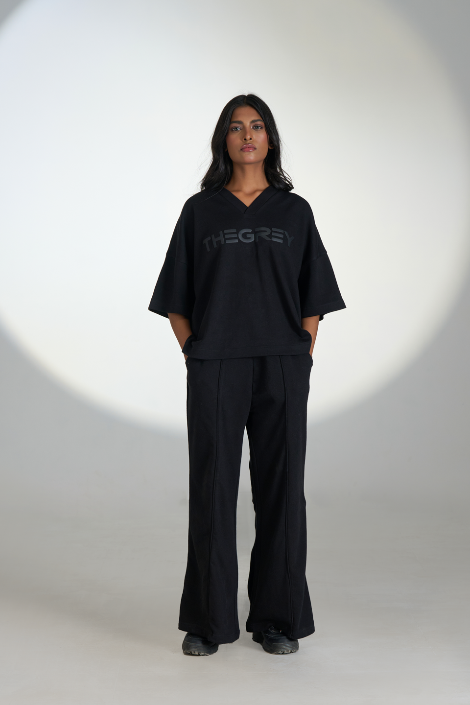 Interlock V-Neck Cropped T-Shirt (Black)