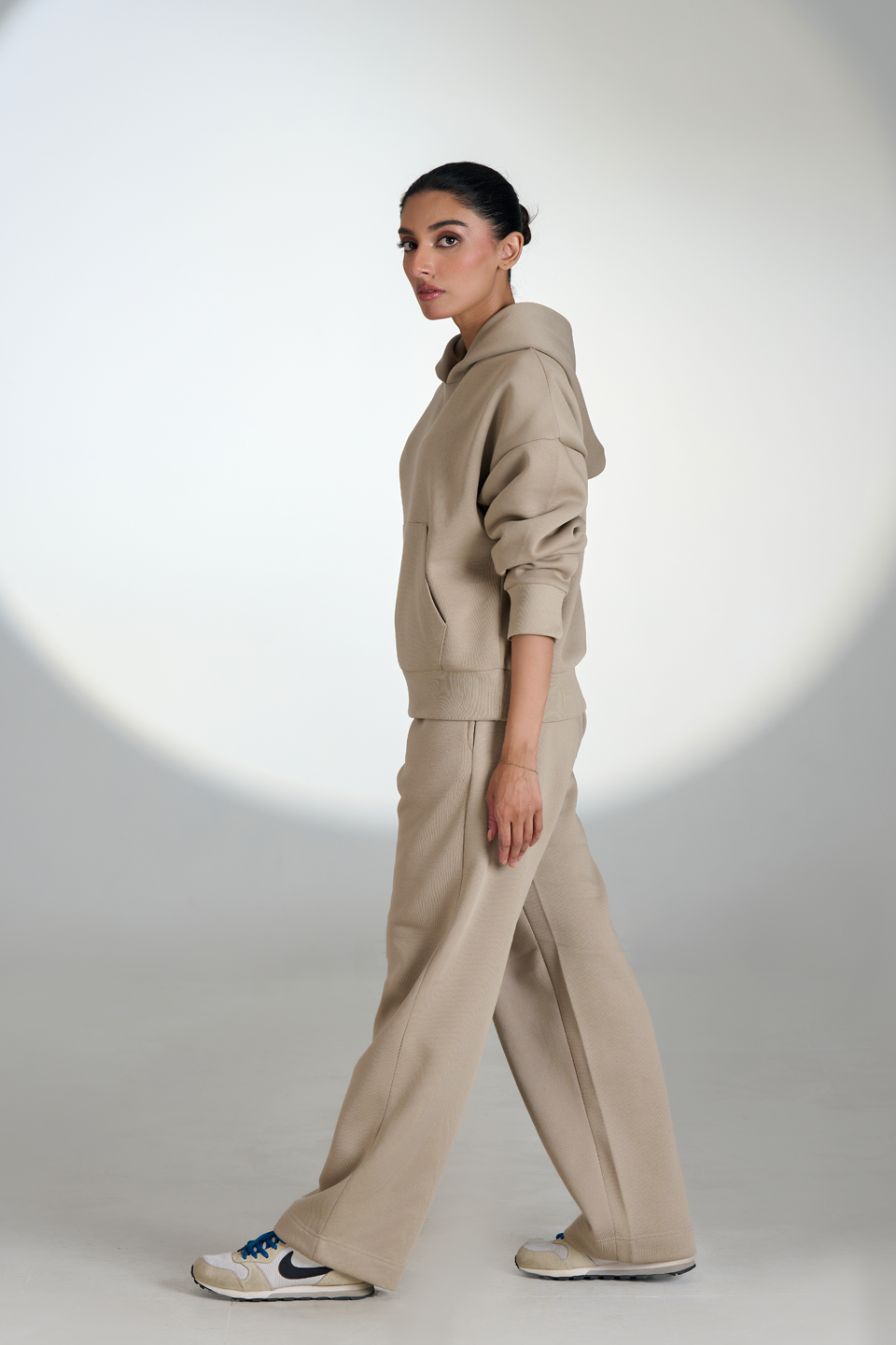 Fleece Relaxed Fit Drawstring Sweatpants (Beige)