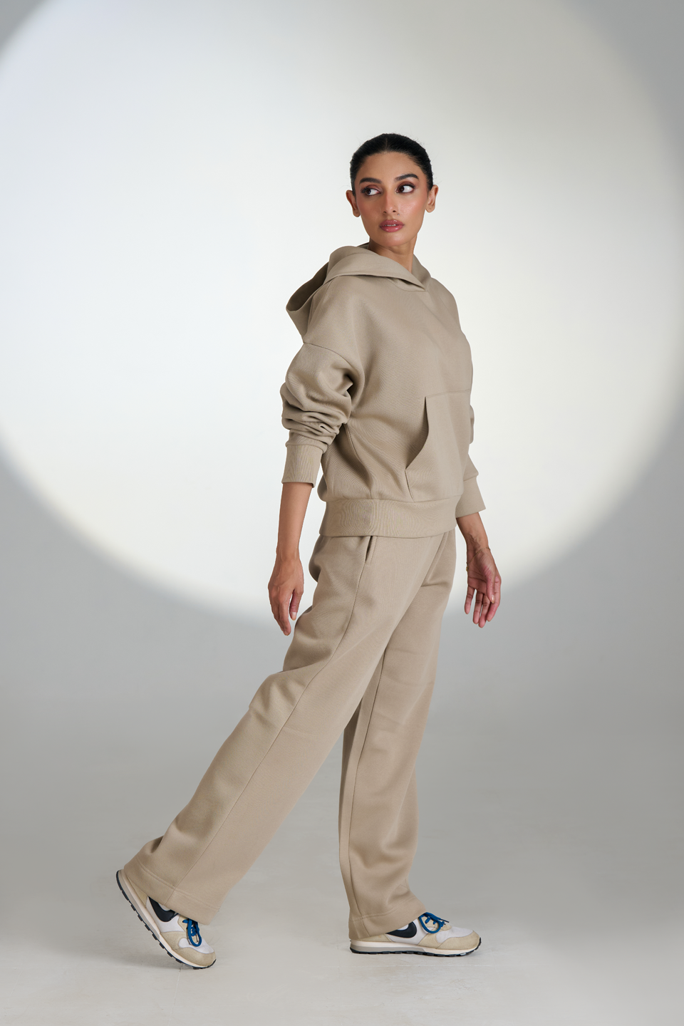 Fleece Relaxed Fit Drawstring Sweatpants (Beige)